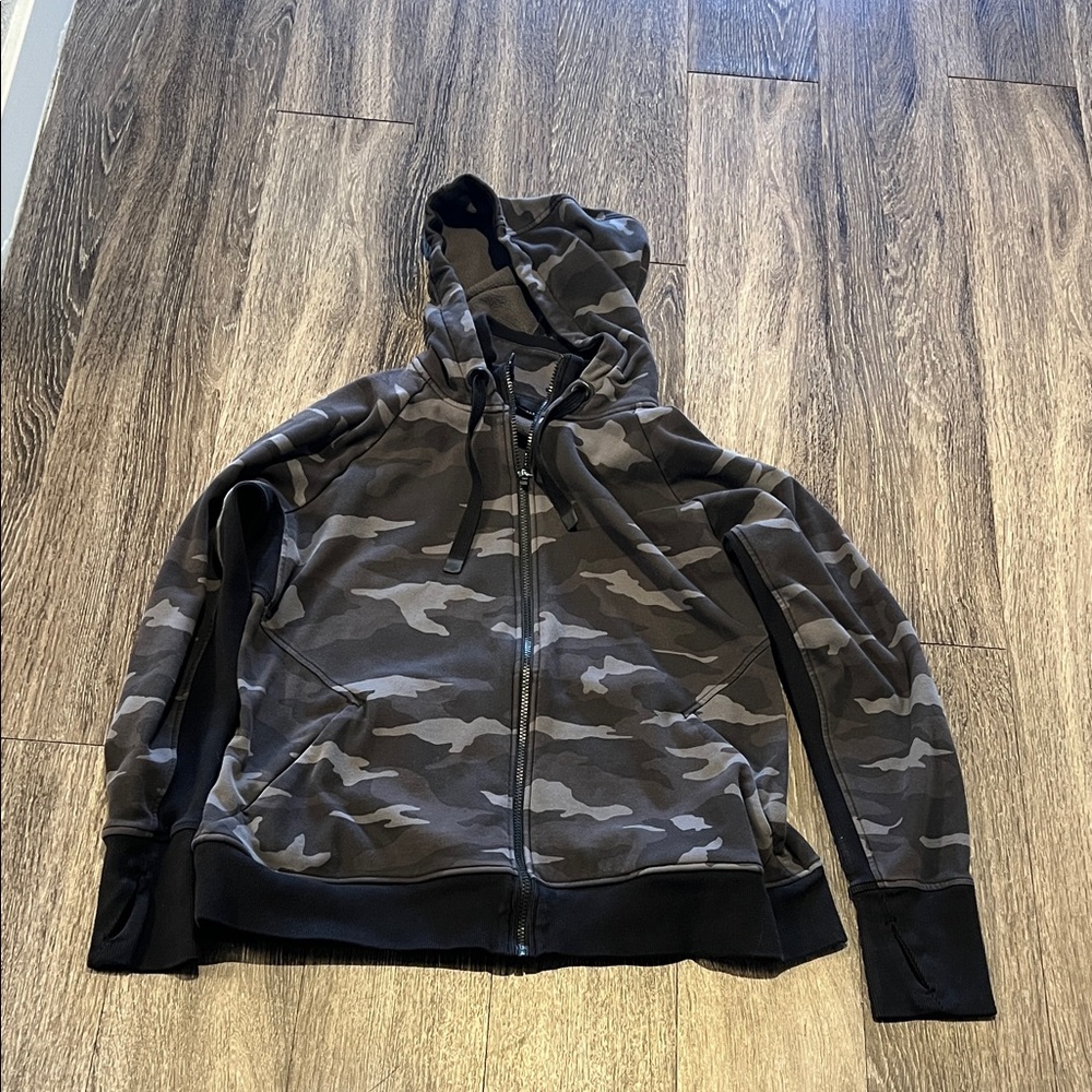 Athleta Women's Black and Gray Camouflage Hoodie